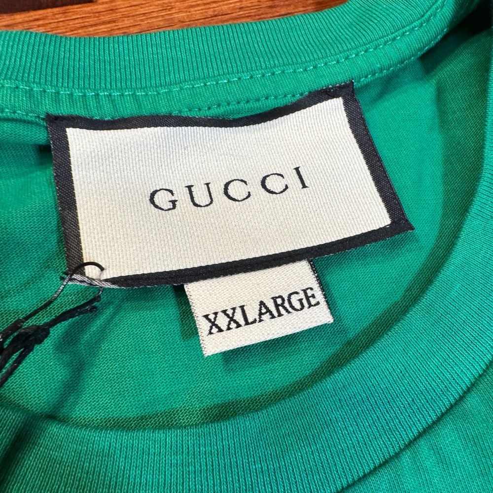 NWT - Gucci Men’s XXL tee shirt with front pocket.